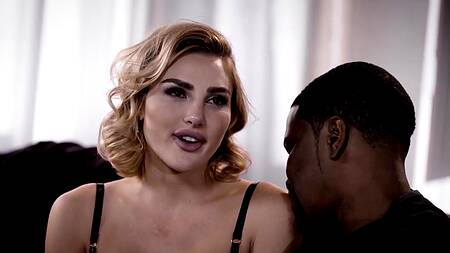 Красотка Kenzie Anne делится негром с подругой