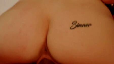 Влюбленная худышка трахается с парнем под звуки дождя