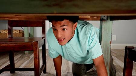 Студентка в очках анально изменяет парню с негром