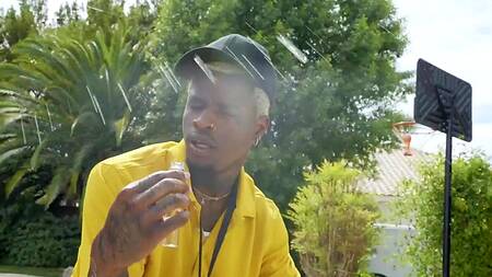 Две зрелые любовницы соблазнили на ЖМЖ чистильщика бассейна