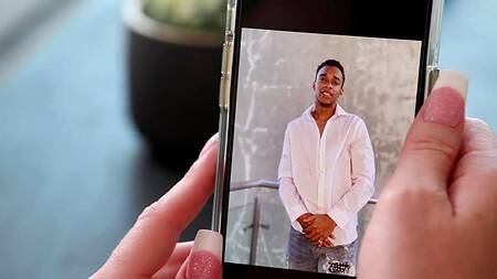 Чернокожие реперы вдвоем ебут одну белую милфу во все дырки