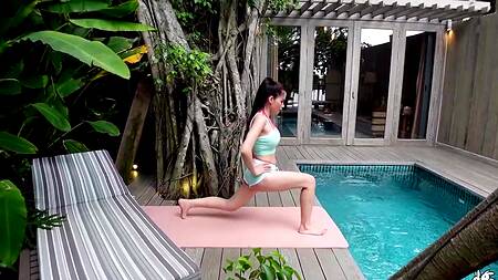 Спортивная азиатка ебется в жопу когда хочется сладкого