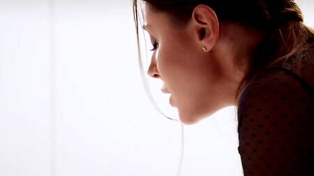 Красотка Sybil хочет чтобы парень над ней доминировал