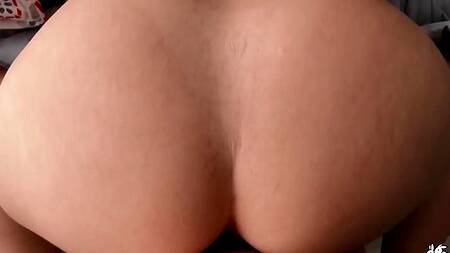 Блондинка с большой жопой жарко ебется с пасынком