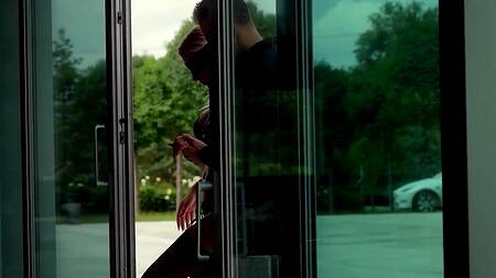 Муж делает жене подарок, приглашая друга на двойное проникновение