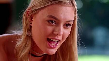 Мужик в костюме жарко трахает блондинку в сексуальном белье