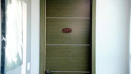 Азиатка в шикарном белье приглашает чернокожего соседа на секс