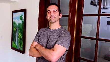 Стройная милфа нанимает личного тренера, которого соблазняет на секс