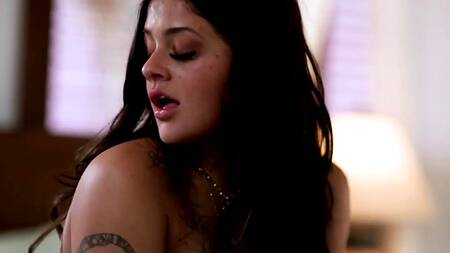 Брат убеждает смуглую сестру заняться с ним сексом