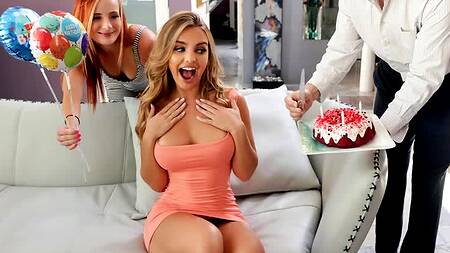 Мужик ебет подругу жены, поздравляя её с днем рождения