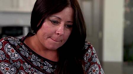 Милфа занимается сексом с парнем под присмотром её матери