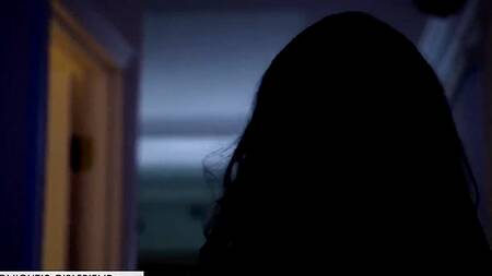 Зрелая проститутка в сексуальном белье страстно трахается