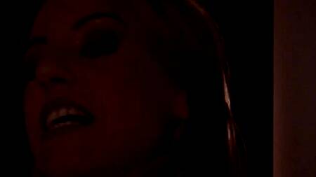 Телки в развратном белье связывают парня и доминируют над ним