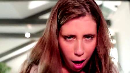 Пасынок в очках подсматривает за мачехой и занимается с ней сексом