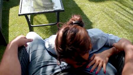 Спортивная азиатка соблазняет соседа на жаркую еблю