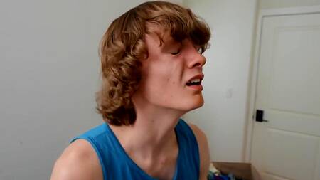 Негритянка застряла в стиральной машине, но трахнул её брат парня