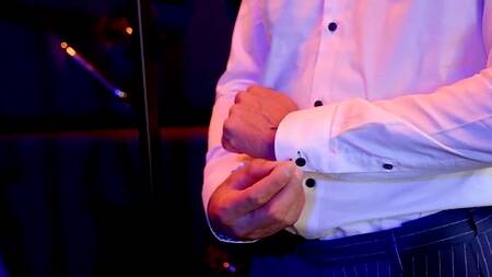 Красотка в клетке напрашивается на жесткий анал