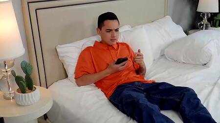 Пацан подрочил и страстно поимел сочную мачеху