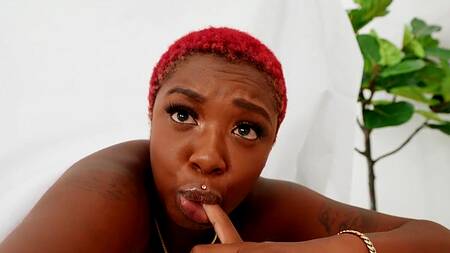 Сочная негритянка на массаже соблазняет массажиста