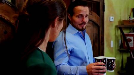 Мужик трахает начальнику, застукав её с секретаршей