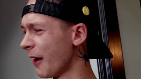 Негр принимает ванну с мамкой друга и трахает её в жопу