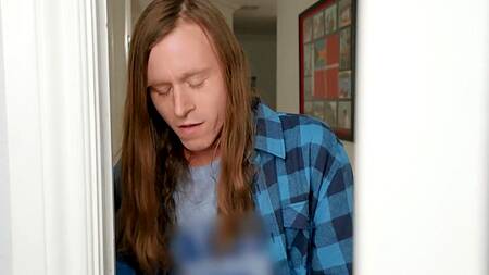 Молодой рокер поимел двух смуглых красавиц