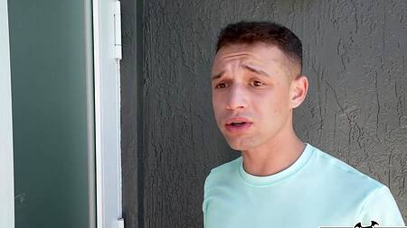 Зашел к соседке за солью и страстно трахнул её на диване