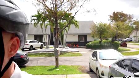 Свидетель Иеговы предал веру, трахнув двух развратниц