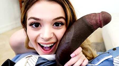 Милашка Molly Little наслаждается огромным членом негра