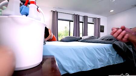 Зрелая домработница с большой жопой согласна на секс