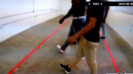 Сочная охранница в тюрьме жарко ебется с заключенным