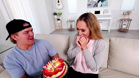 Пасынки на день рождения мачехи трахают её вдвоем