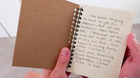 Рыжая милашка трахается со сводным братом пока родителей нет дома