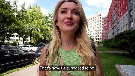 Пикапер готов заплатить блондинке большие деньги за секс