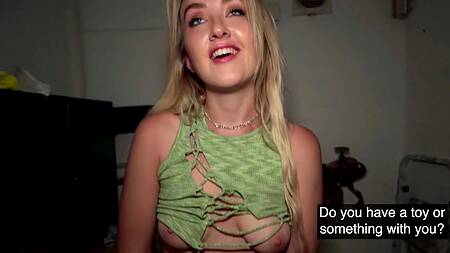 Пикапер готов заплатить блондинке большие деньги за секс