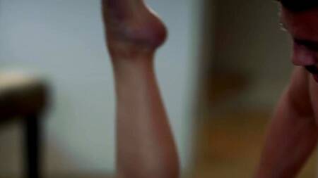 Милая сводная сестра научилась делать минет на члене брата