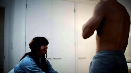 Милая сводная сестра научилась делать минет на члене брата