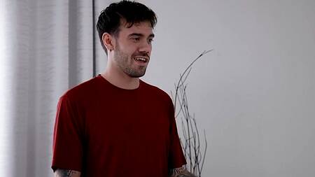 Парень снимает квартиру с азиаткой, которую страстно трахает