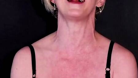 Ненасытная Dee Williams наслаждается жизнью и ебется с двумя мужиками