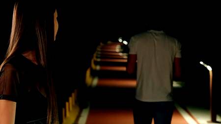 Стройная Evelin Elle у бассейна занимается с парнем сексом