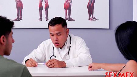 Врач прописывает женщине МЖМ и ебет её вместе с мужем