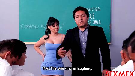 Латинская студентка жарко трахается с парнем после занятия