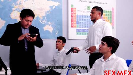 Латинская студентка жарко трахается с парнем после занятия