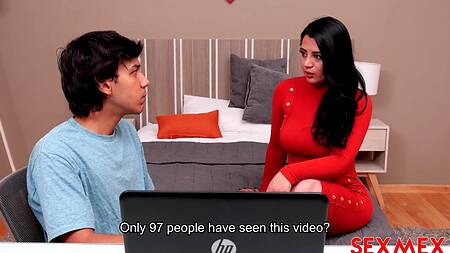 Пасынок снимает сексуальную мачеху для её онлифанс