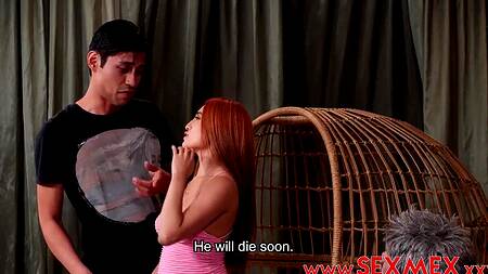 Старый муж смотрит как рыжая жена ему изменяет