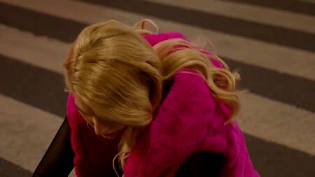 Негр на дорогой машине трахает дома белую телку Bonni Gee