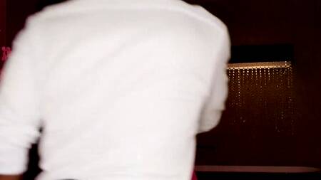 Негр на дорогой машине трахает дома белую телку Bonni Gee