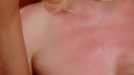 Kendra Sunderland с натуральными сиськами соблазняет троих негров