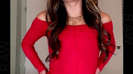 Стройную девку Xxlayna Marie негру удобно ебать на весу