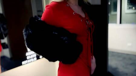 Кокетка Amber Moore балдеет от большого черного хуя